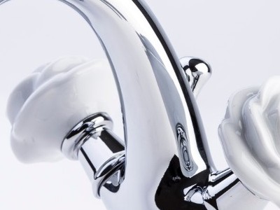 Single hole tap set for washbasin